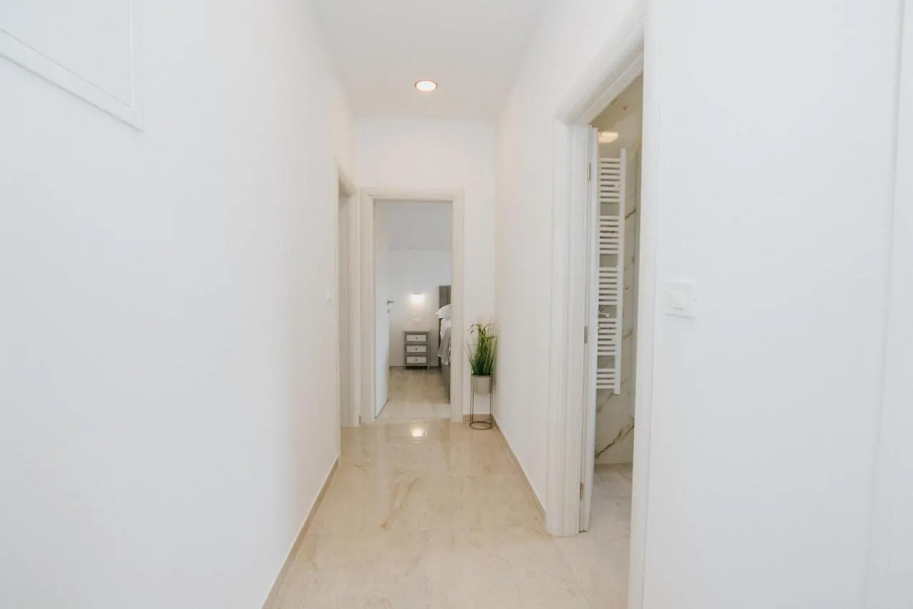 Royal Blue House 3 Apartment Kastela Homestay