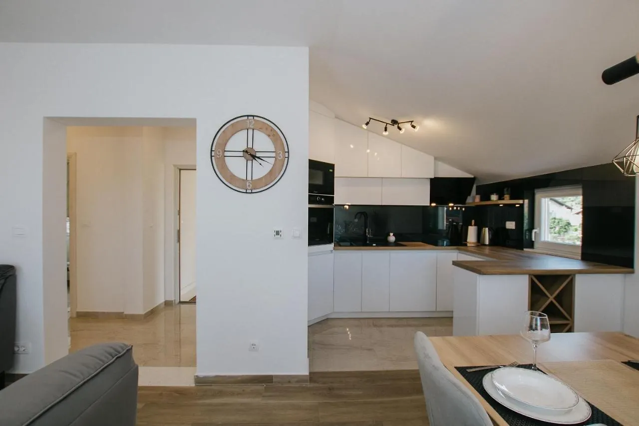 Royal Blue House 3 Apartment Kastela