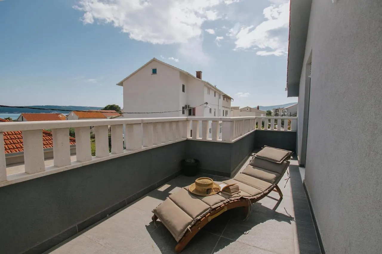 Homestay Royal Blue House 3 Apartment Kastela