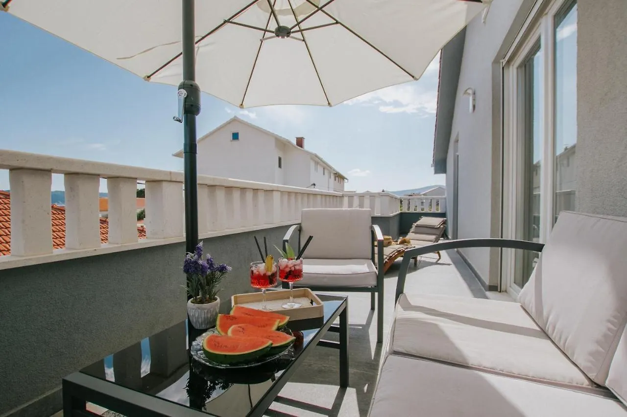 Royal Blue House 3 Apartment Kastela 0*,