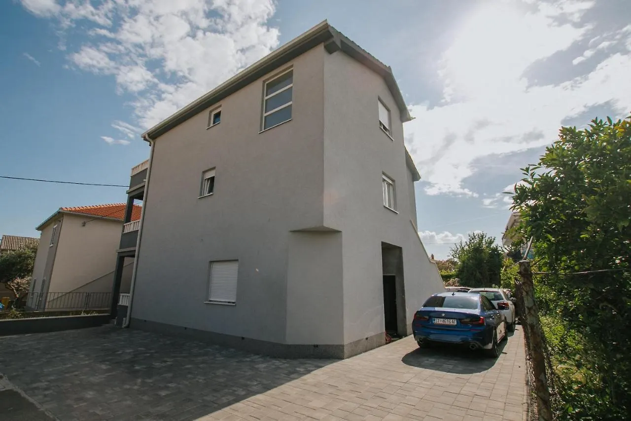 Royal Blue House 3 Apartment Kastela Homestay